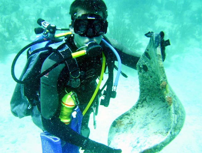 Scuba divers gather 101 lbs of trash near Miami last weekend