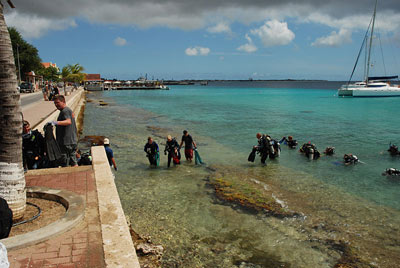 More than 100 volunteer scuba divers set record during Bonaire underwater cleanup