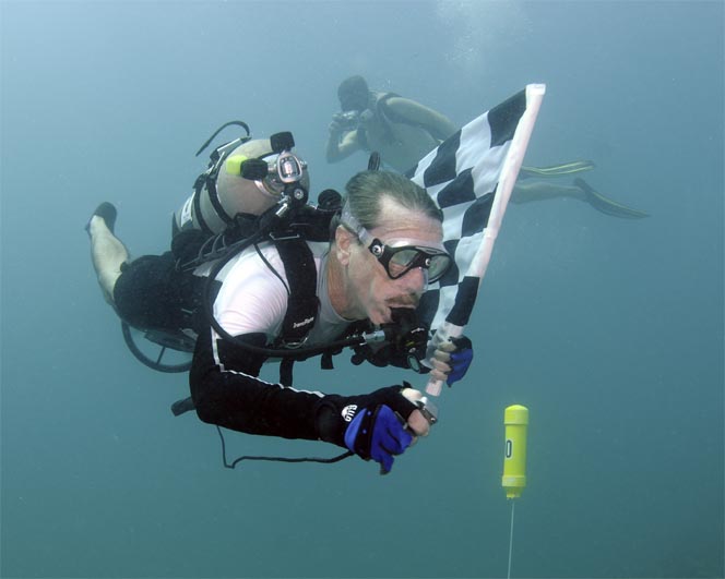 Underwater scooter races