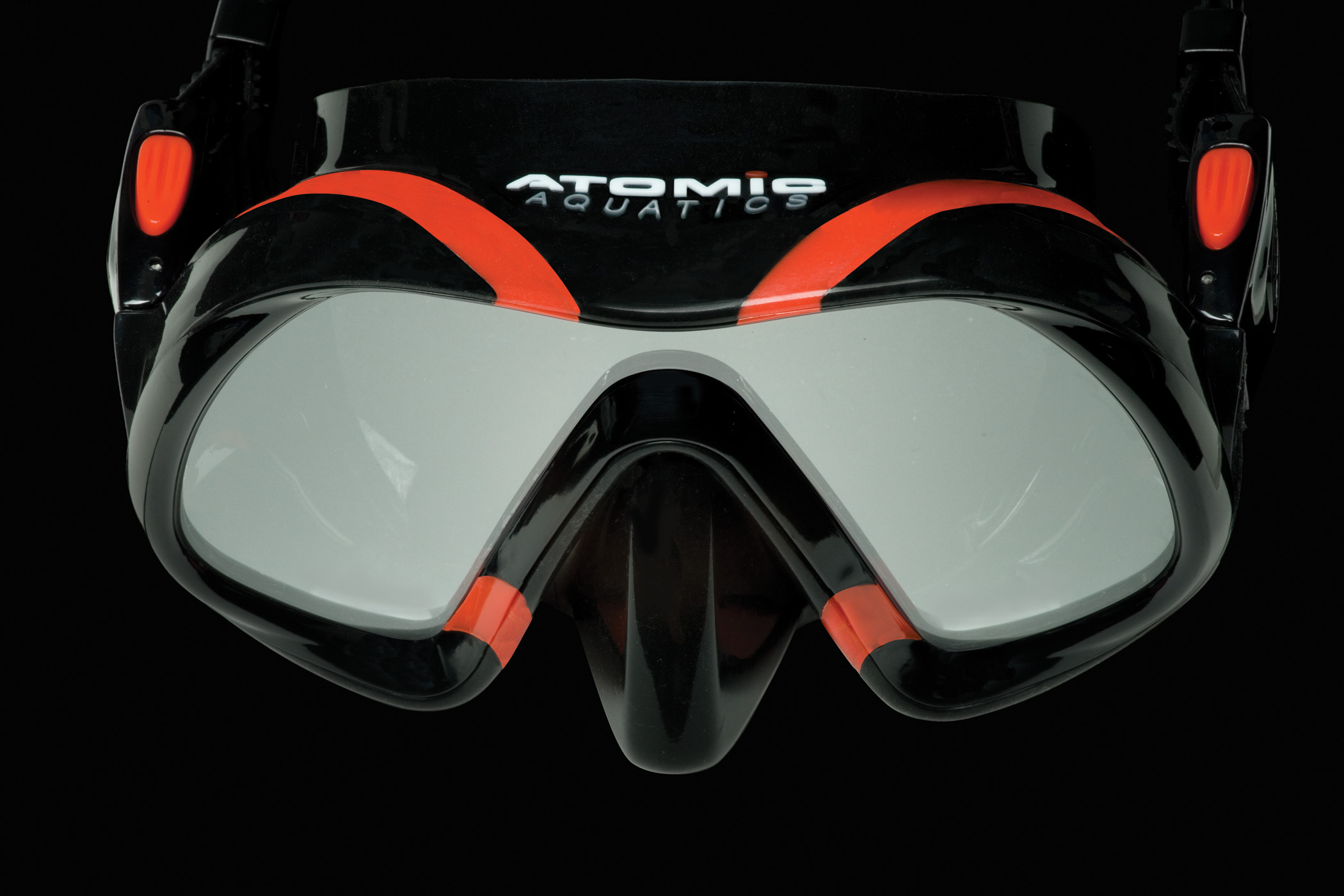 New VENOM mask from Atomic Aquatics rattles the dive industry